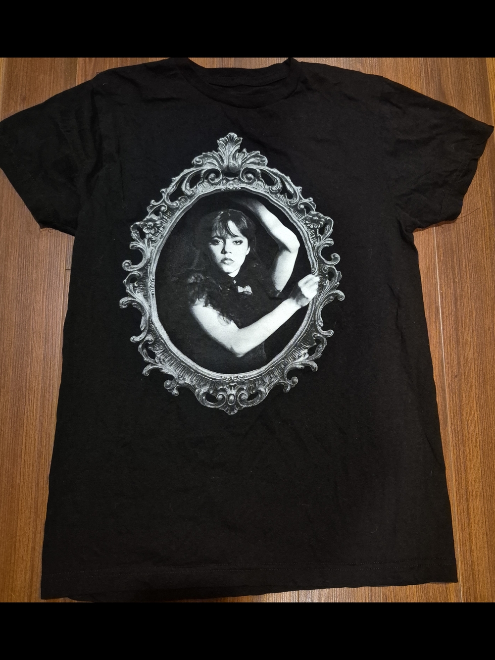 Black Short-Sleeve Wednesday Graphic Tee with Portrait Frame Design